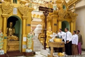 obama-visit-shwedagon-pagoda-14