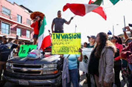 https://4.bp.blogspot.com/-hRRrP4GbTss/W_TMF7EDqkI/AAAAAAAABx0/2nXoa79qtaA1Fa_TVVFrJsz0TZ2CK8VngCEwYBhgL/s200/Mexicans-protest-the-migrant-caravan-510A1932-1200x800-1200x800.jpg