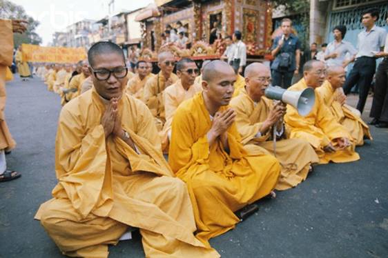 Phật gio miền Nam sau 30/4/1975: Khi cc nh sư vỡ mộng - Luật Khoa tạp ch