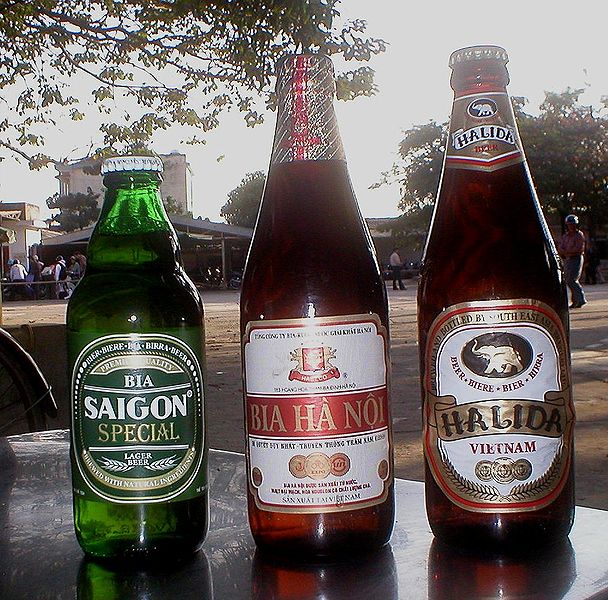 Tập tin:3 Vietnam beers.jpg