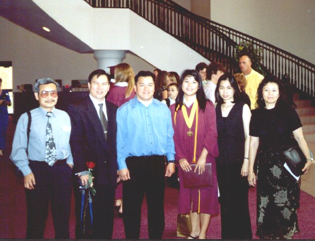 Tu trai: Hoang Em (k24), Ba cua Phuong (k24), Dung (chong cua Hang), chau Phuong (16 tuoi), Hang (Di - ba con cua Phuong), vo Hoang Em 