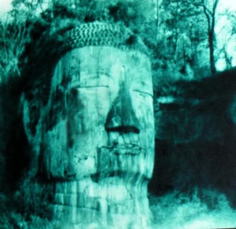 http://www.dkn.tv/wp-content/uploads/2015/04/close-eyes-leshan-giant-buddha-china.jpg