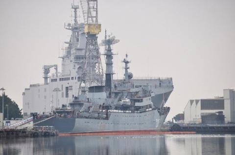 Tàu Vladivostok và con tàu huấn luyện Smolny đã đưa họ sang Pháp