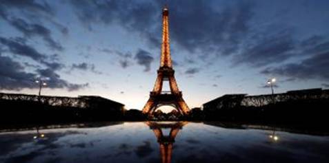 Tháp Eiffel : Từ bà đầm thép bị chế nhạo tới biểu tượng của Paris