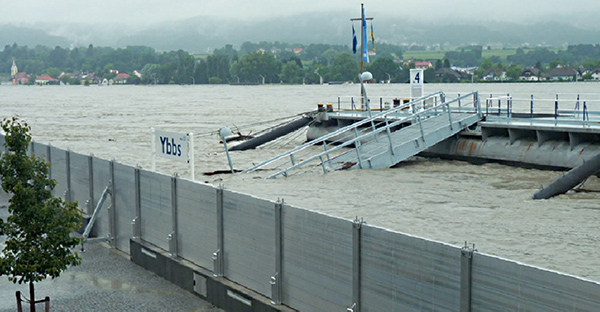 Những bức tường di động ở Áo giúp người dân an toàn khi lũ về