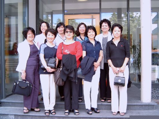 Hang truoc tu trai gom cac chi: Quang, Nghiep, Phay, Tri, Thin. Hang sau tu trai: Thiet, Long, Ha, Cuong