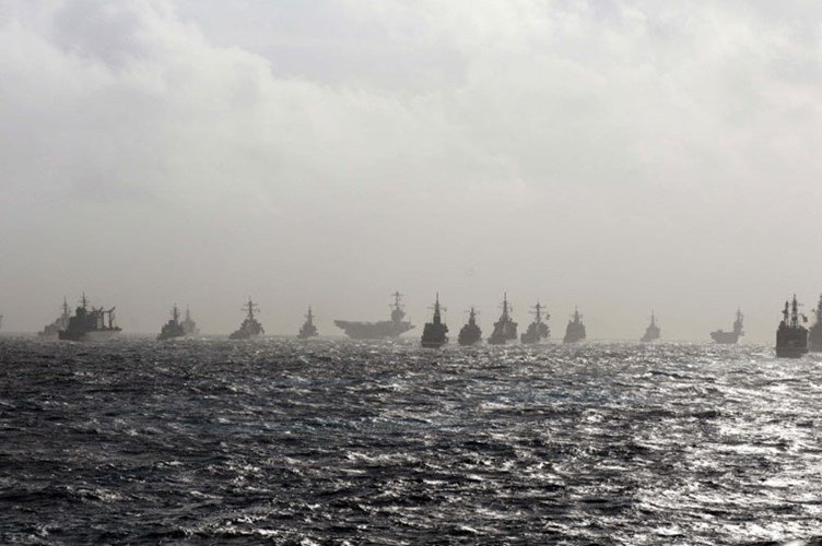 Choáng ngợp cảnh tàu chiến Mỹ dàn trận trên biển