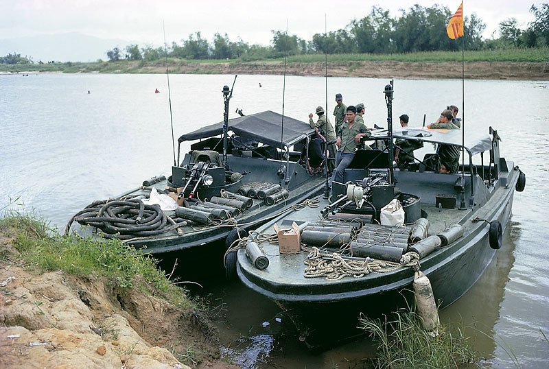 https://i0.wp.com/vietnam-war.commemoration.gov.au/royal-australian-navy/images/divers/gallery/Tony-Ey-26.jpg
