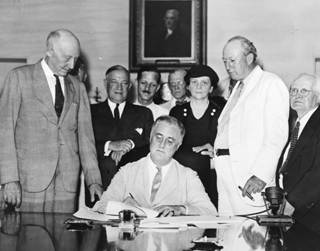 https://upload.wikimedia.org/wikipedia/commons/thumb/2/28/Signing_Of_The_Social_Security_Act.jpg/1920px-Signing_Of_The_Social_Security_Act.jpg