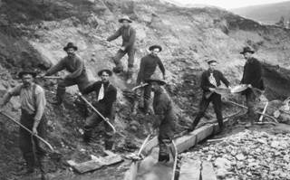 https://www.history.com/.image/t_share/MTU3ODc5MDg3NTA3NTE0Njk3/miners-pan-and-dig-for-gold-in-alaska-2.jpg