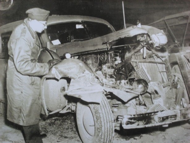 Chiếc xe hơi mà Patton đã ngồi khi gặp tai nạn trên đường.