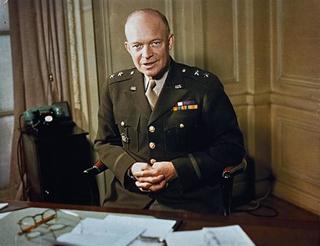 https://upload.wikimedia.org/wikipedia/commons/thumb/e/e7/Major_General_Dwight_Eisenhower%2C_1942_TR207.jpg/440px-Major_General_Dwight_Eisenhower%2C_1942_TR207.jpg